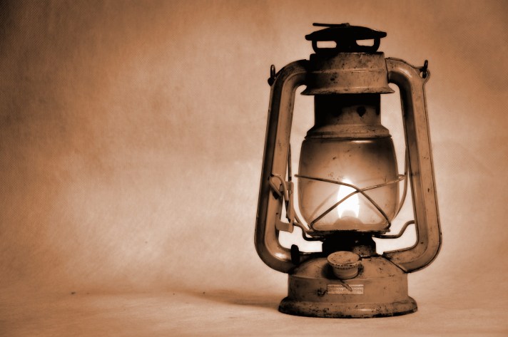 kerosene-lamp-1202281_1920